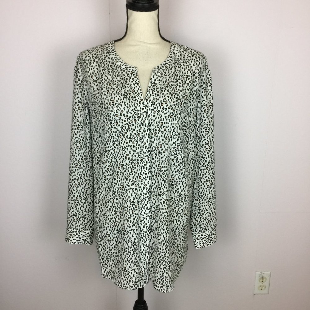 Like new!Apt 9 Button Front Shirt Blouse XL Black White Animal Print 3/4 Sleeve
